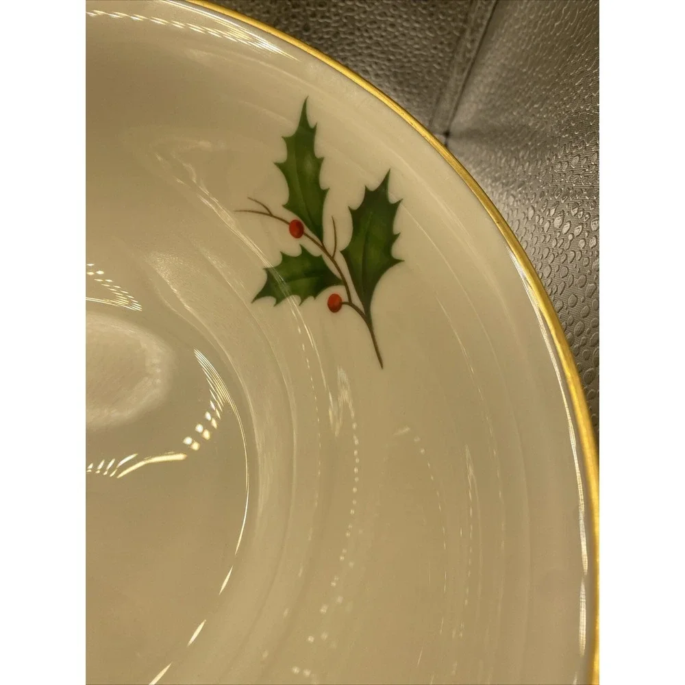 Lenox China Holiday Pattern 9.5" Serving Bowl Inside Berries/Leaves/Gold Trim /r - Picture 3 of 6